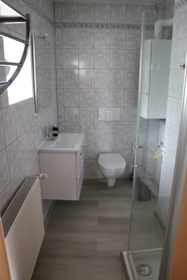 Badezimmer mit Dusche