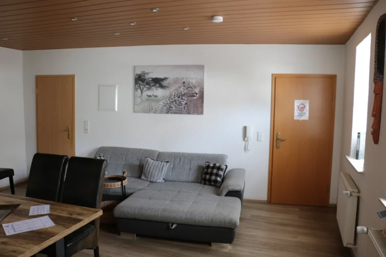 Offenes Wohnzimmer mit Essbereich