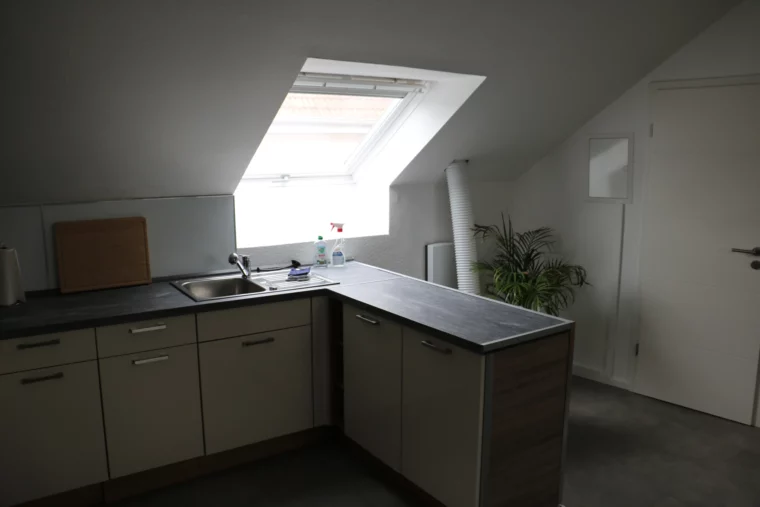 Küche der Wohnung inklusive Klimaanlage