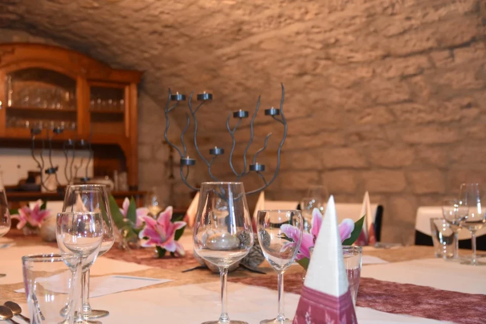 Gedeckter Tisch im Eventkeller Deidesheim